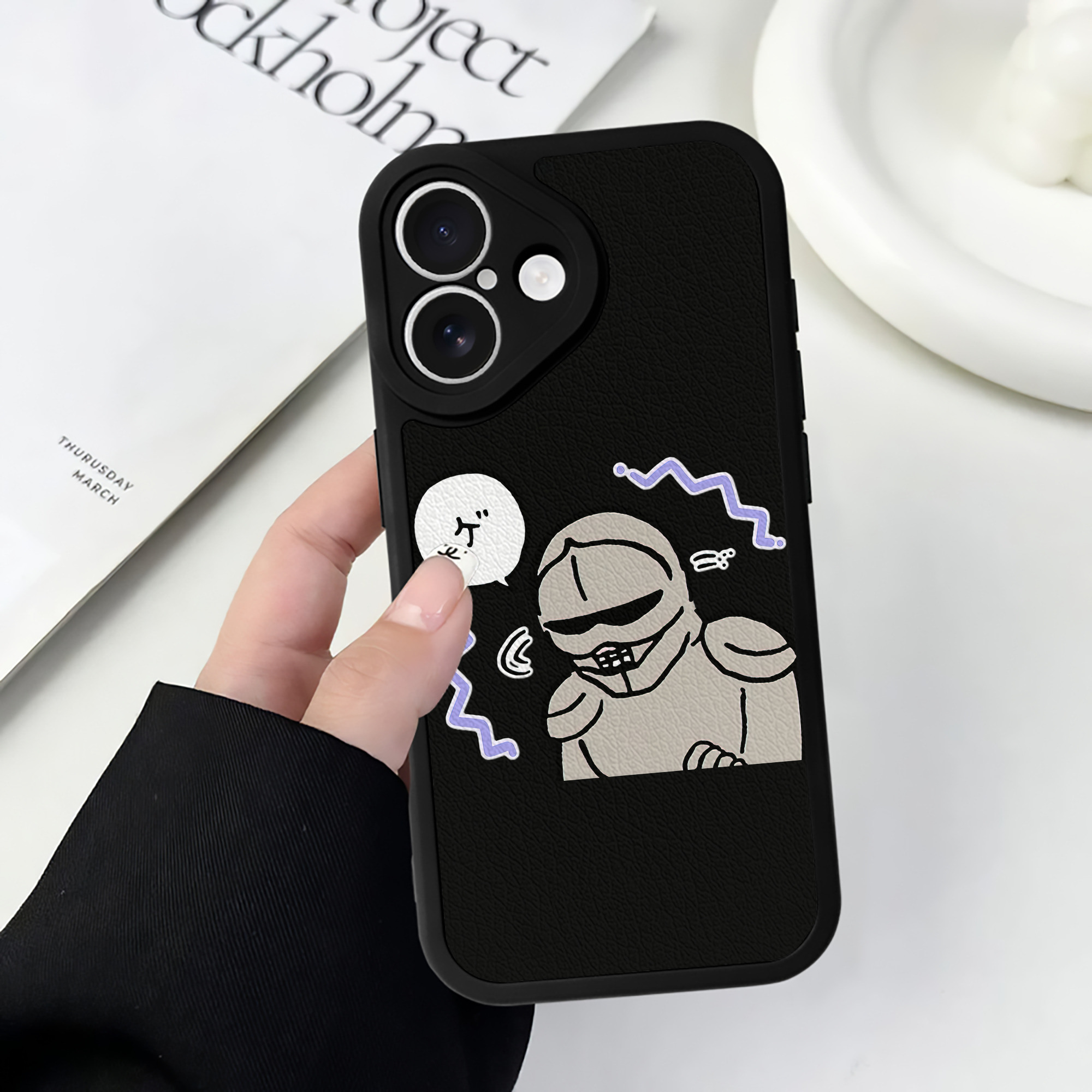 （画像用） ちいかわ 労働の鎧さん Chii-kawa Mr. Armor of Labor 【iPhone 16シリーズ対応】シリコンスマホケース（レザー調） 材質：シリコン